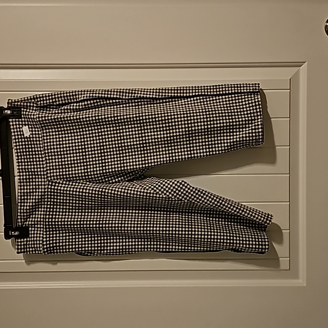 #300 Ladies Pl Black And White Capri Pants